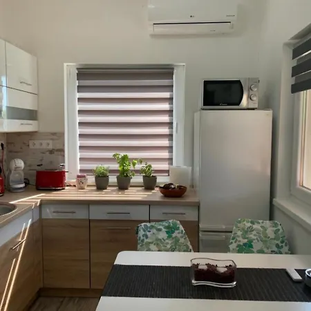 Arvisura Vendeghazak Family Friendly Transit Apartments Zsombo Exterior photo