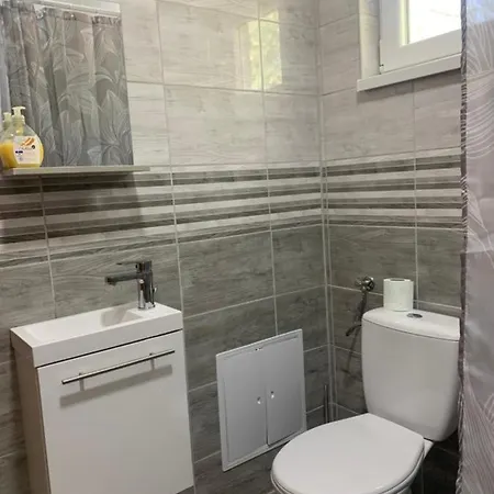 Arvisura Vendeghazak Family Friendly Transit Apartments Zsombo Exterior photo