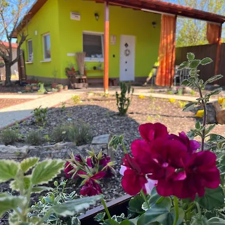 Arvisura Vendeghazak Family Friendly Transit Apartments Zsombo Exterior photo