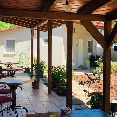 Arvisura Vendeghazak Family Friendly Transit Apartments Zsombo Exterior photo