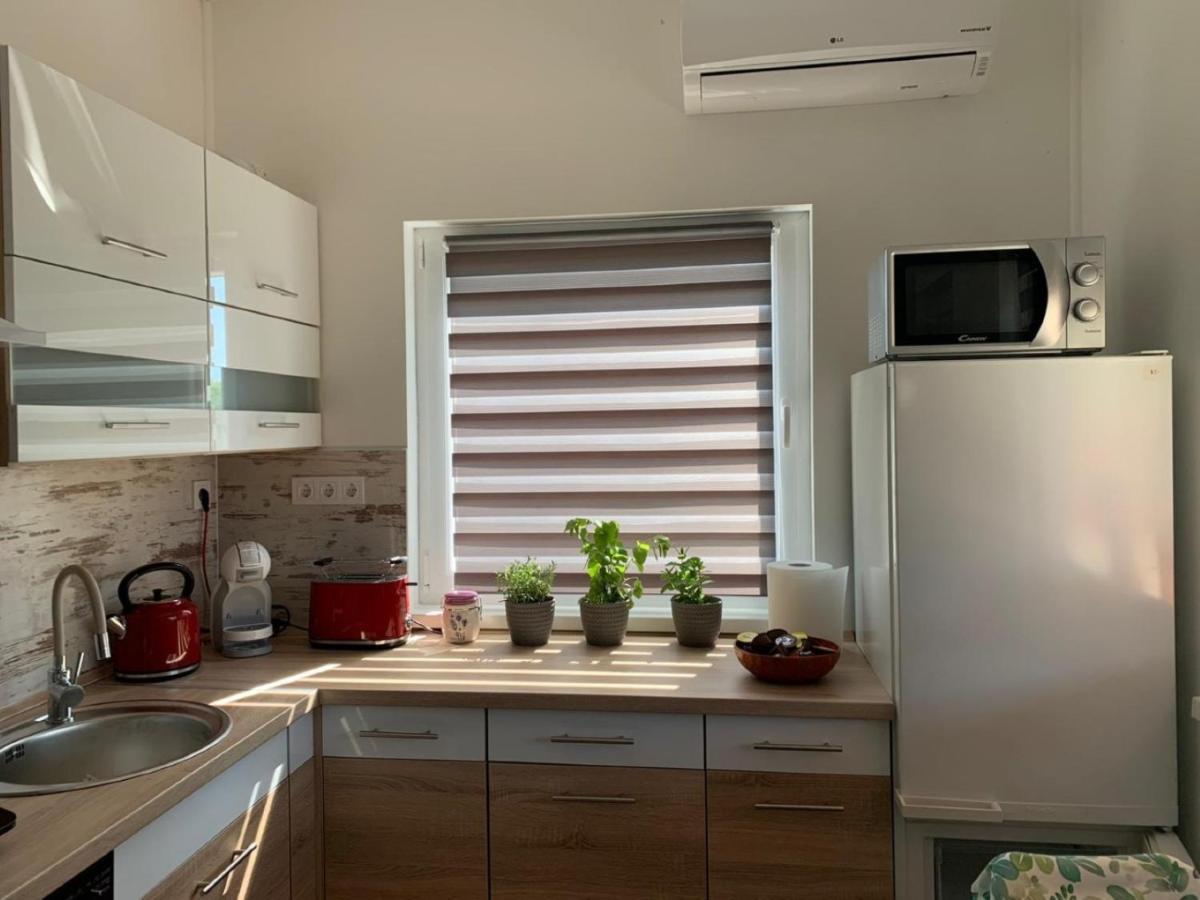 Arvisura Vendeghazak Family Friendly Transit Apartment Zsombo