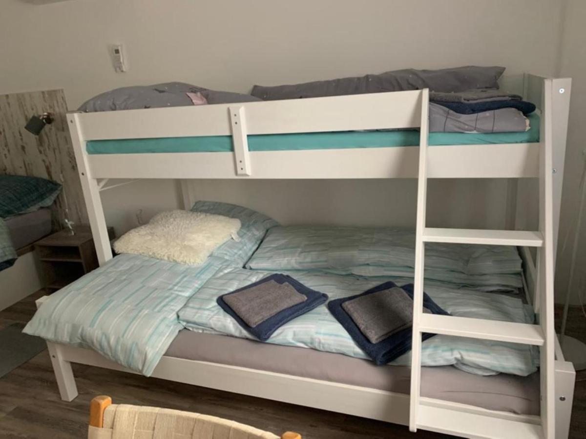 Arvisura Vendeghazak Family Friendly Transit Apartment Zsombo