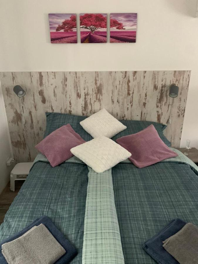 Apartment Arvisura Vendeghazak Family Friendly Transit Zsombo