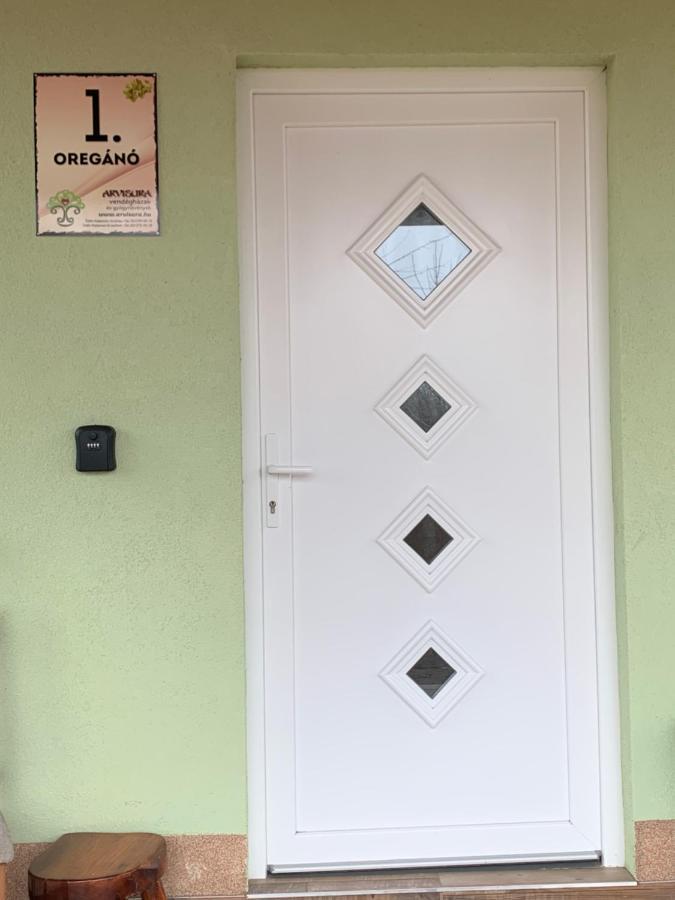 Apartment Arvisura Vendeghazak Family Friendly Transit Zsombo