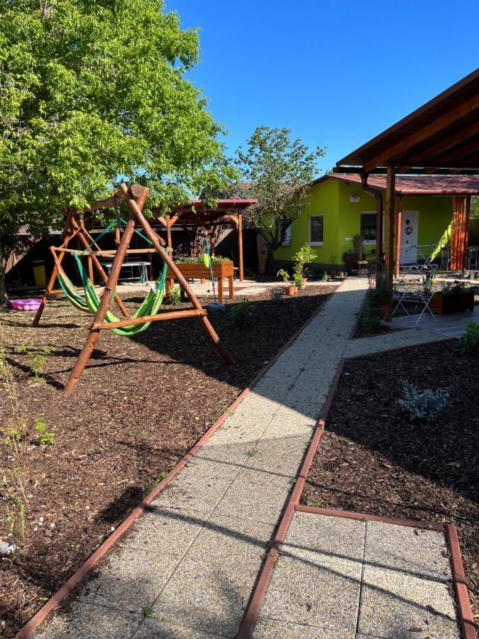 Apartment Arvisura Vendeghazak Family Friendly Transit Zsombo