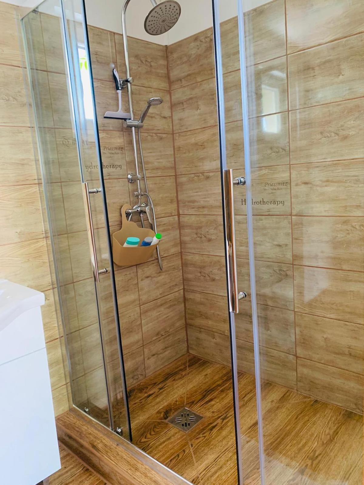Apartment Arvisura Vendeghazak Family Friendly Transit Zsombo