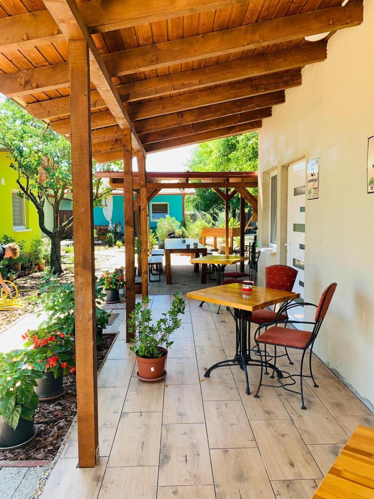 Apartment Arvisura Vendeghazak Family Friendly Transit Zsombo