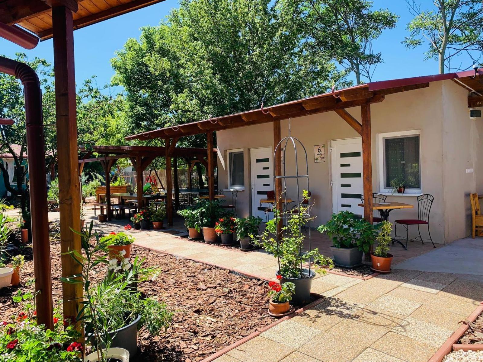 Arvisura Vendeghazak Family Friendly Transit Apartment