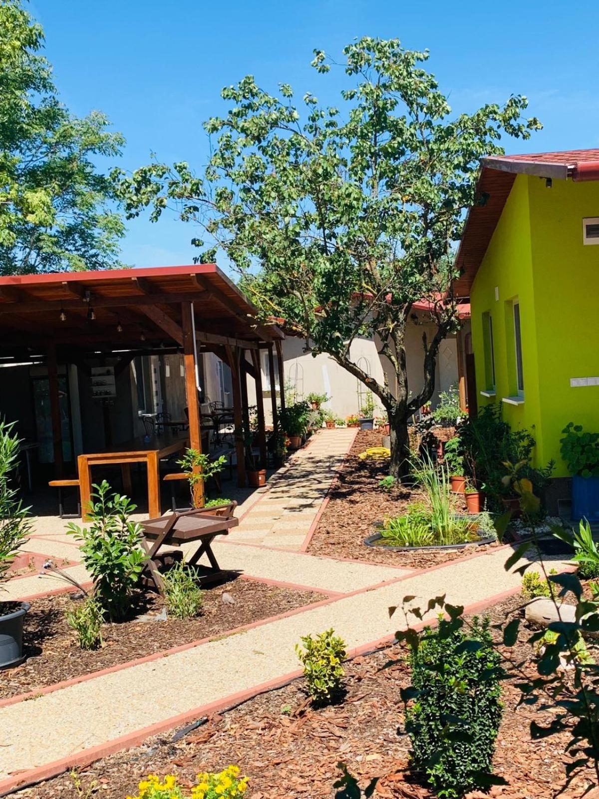 Apartment Arvisura Vendeghazak Family Friendly Transit Zsombo